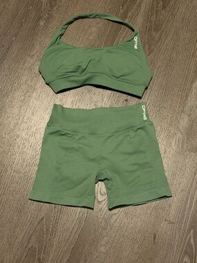 Dfyne Green Sports Bra & Bike Shorts Set